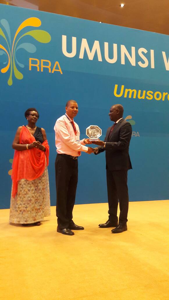 HopeMagazine1's tweet photo. .@NakumattRw Awarded Best user of EBM machines 2016/17 by @rrainfo 
#TaxpayerAppreciationDay #MyTax #MyDevelopment #MyDignity #Rwanda https://t.co/ni1iaekpdA