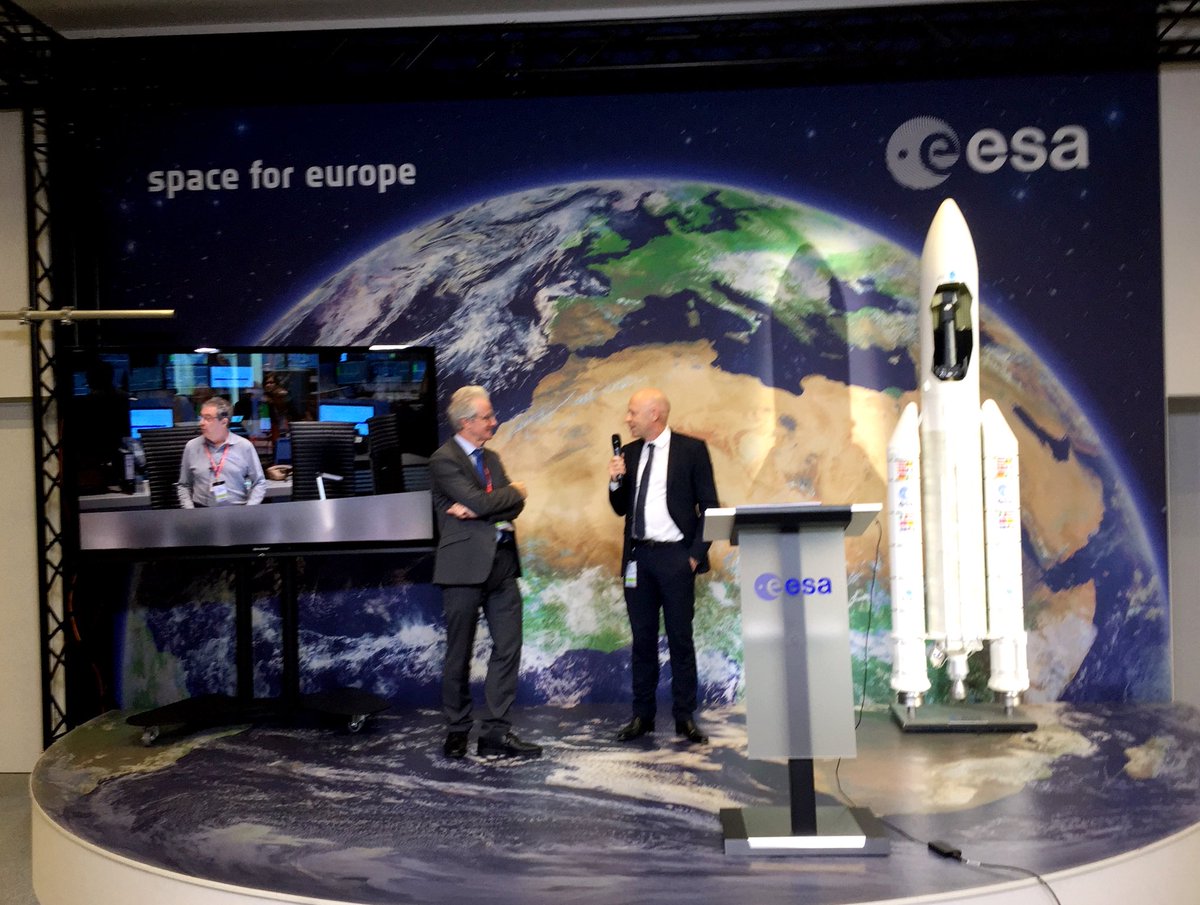 ESA_de's tweet photo. #Sentinel5p-Start: spannende Zeiten bei @esaoperations in #Darmstadt. Direktor Rolf #Densing begrüsst einige Gäste & macht TV-Interviews https://t.co/jtKbESZXwN