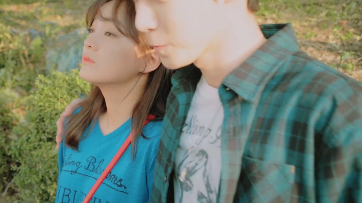 lcveten's tweet photo. i love how doyoung just casually slid his arm to sejeong's shoulder ㅠㅠㅠㅠ https://t.co/9EYQzkM6ML