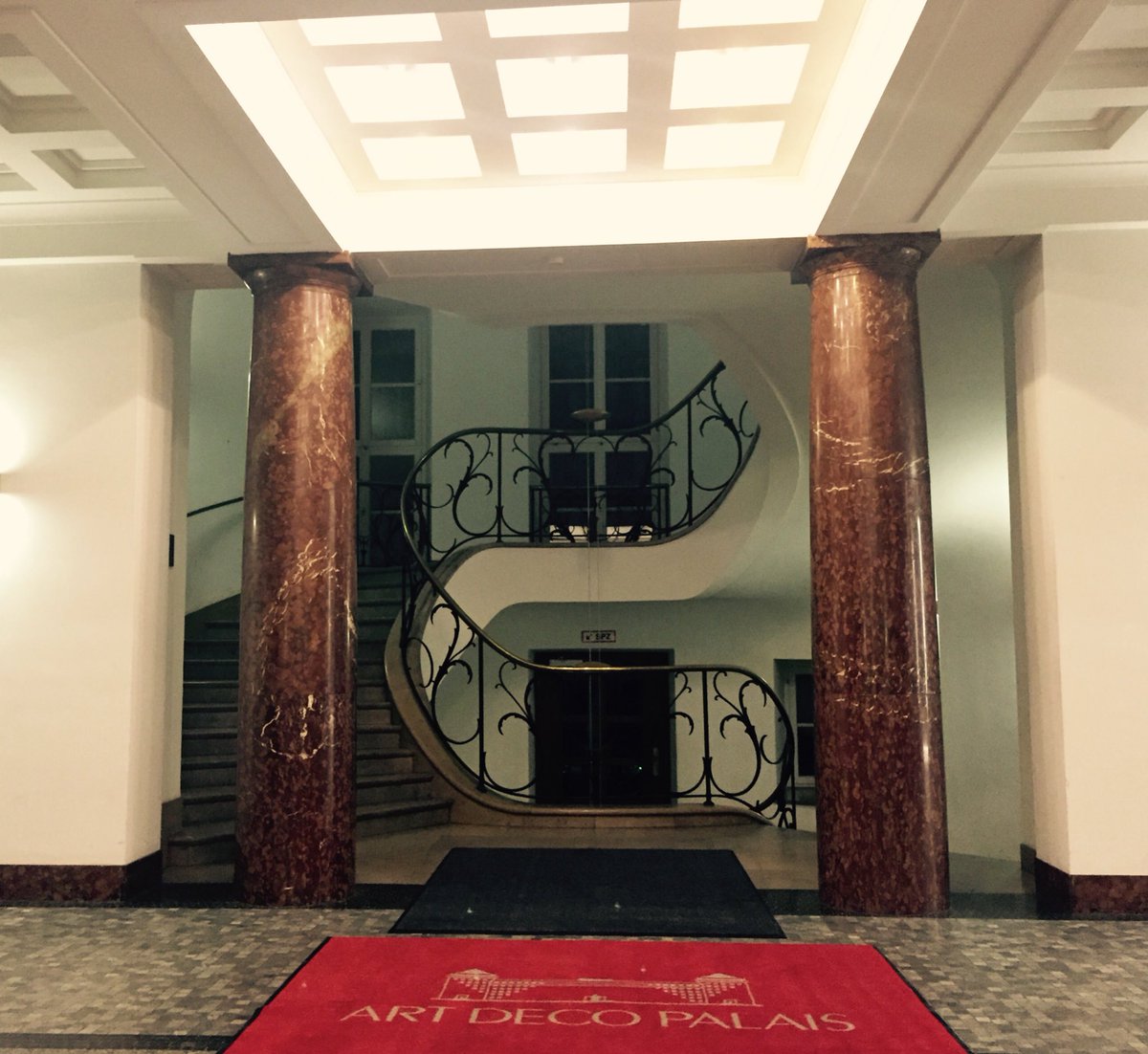 IsabelleBethe's tweet image. This is the entrance to a super young and digital agency. And now I&apos;m just confused. 👀@POSSIBLE #munich #work #lookslikeinbelair