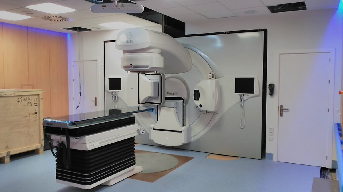 JoaquinJCabrera's tweet photo. #VersaHD @Elekta already mounted. Waiting for #ExacTrac @Brainlab https://t.co/3v1oPimVhX