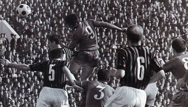 OldFootball11's tweet photo. #FCLevski v #ACMilan European Cup Winners Cup 1967/68
#Sofia #Bulgaria https://t.co/L4ESHamNpZ