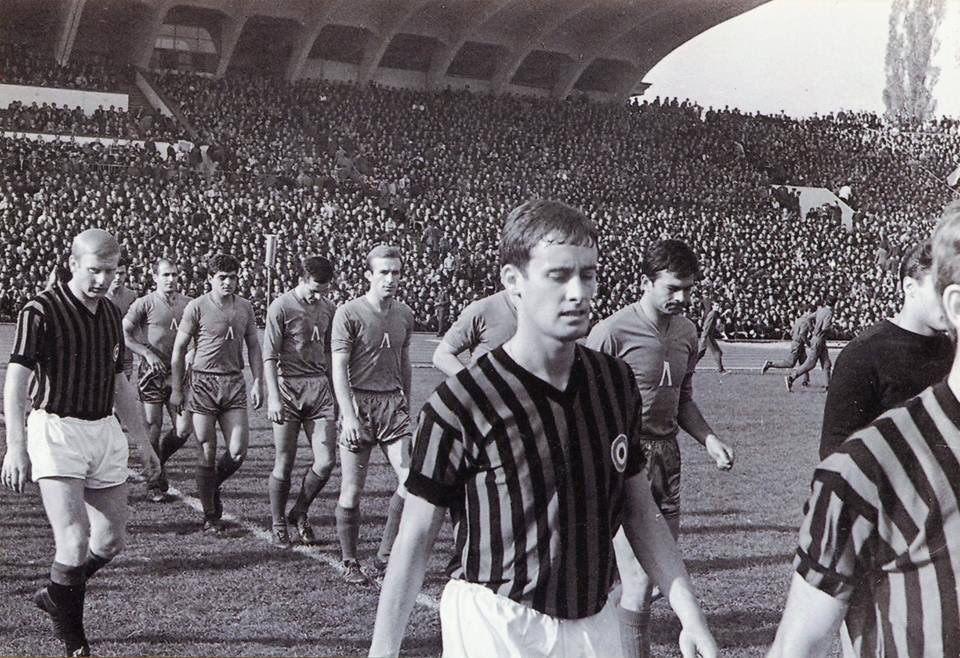 OldFootball11's tweet photo. #FCLevski v #ACMilan European Cup Winners Cup 1967/68
#Sofia #Bulgaria https://t.co/L4ESHamNpZ