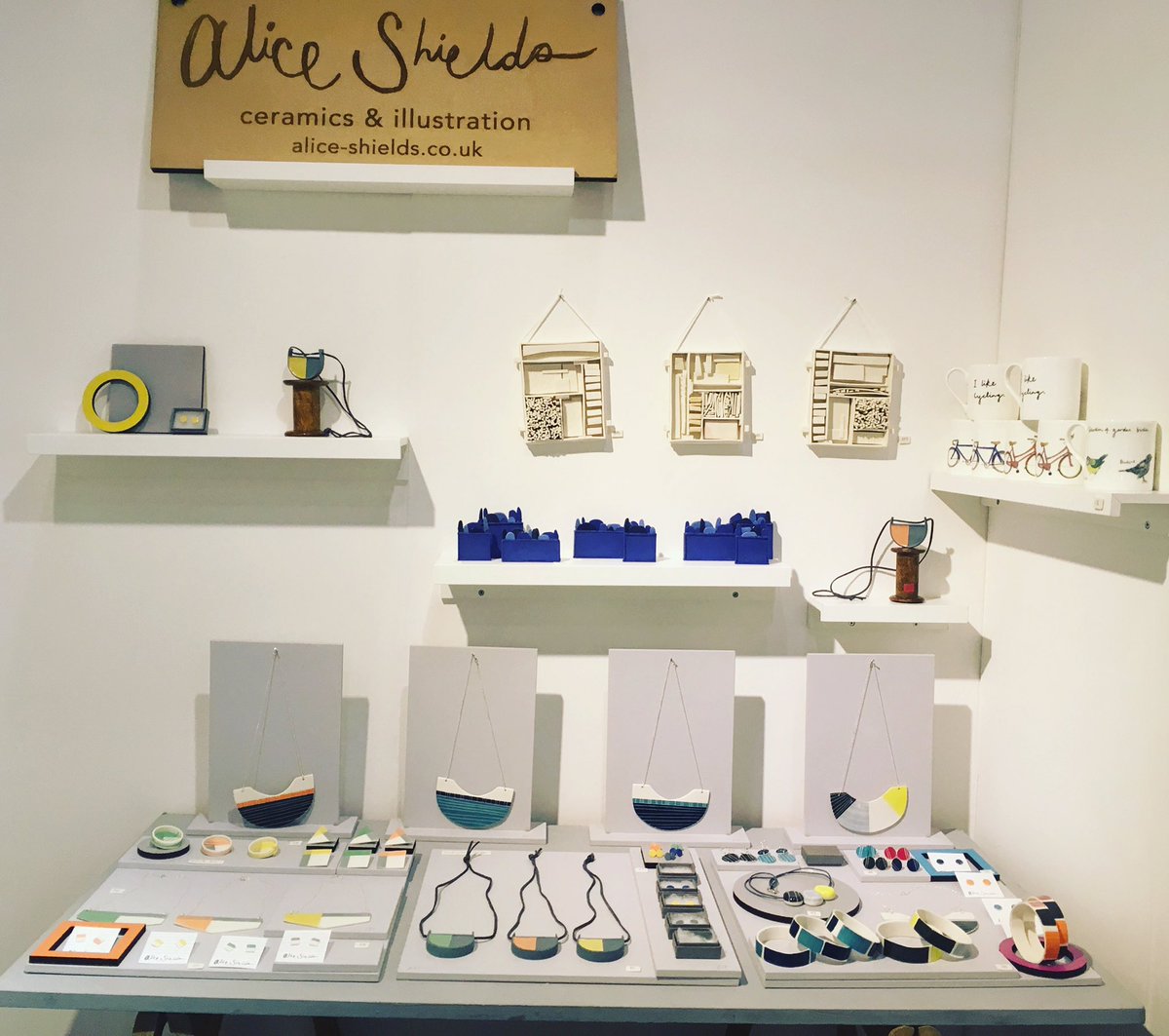 alice_shields's tweet photo. And we're open @great_northern_events. Find me on stand 103 from 10-7pm today. .
.
.
.
#gnccf2017 #gnccf10th #manchester #uppercampfieldmarket #deansgate #ceramic #craft #handmade #aliceshields #dfmember https://t.co/YIgsO4dfJF