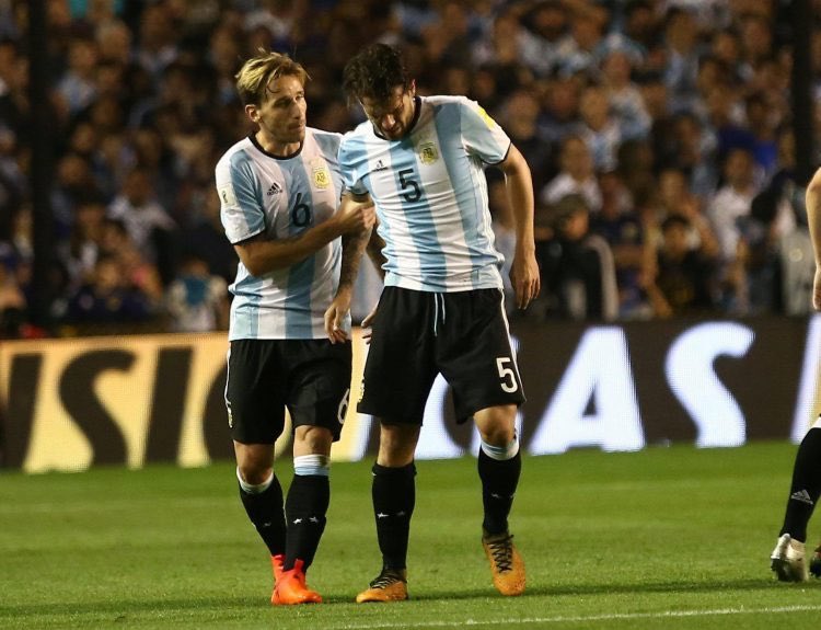 AFA1893MESSI's tweet photo. بيليا: في حال لم نتأهل للمونديال ، كنت سأعتزل اللعب دوليا انا و العديد من اللاعبين في المنتخب كنا سنقدم على هذه الخطوة https://t.co/0bV3ZKLDCt