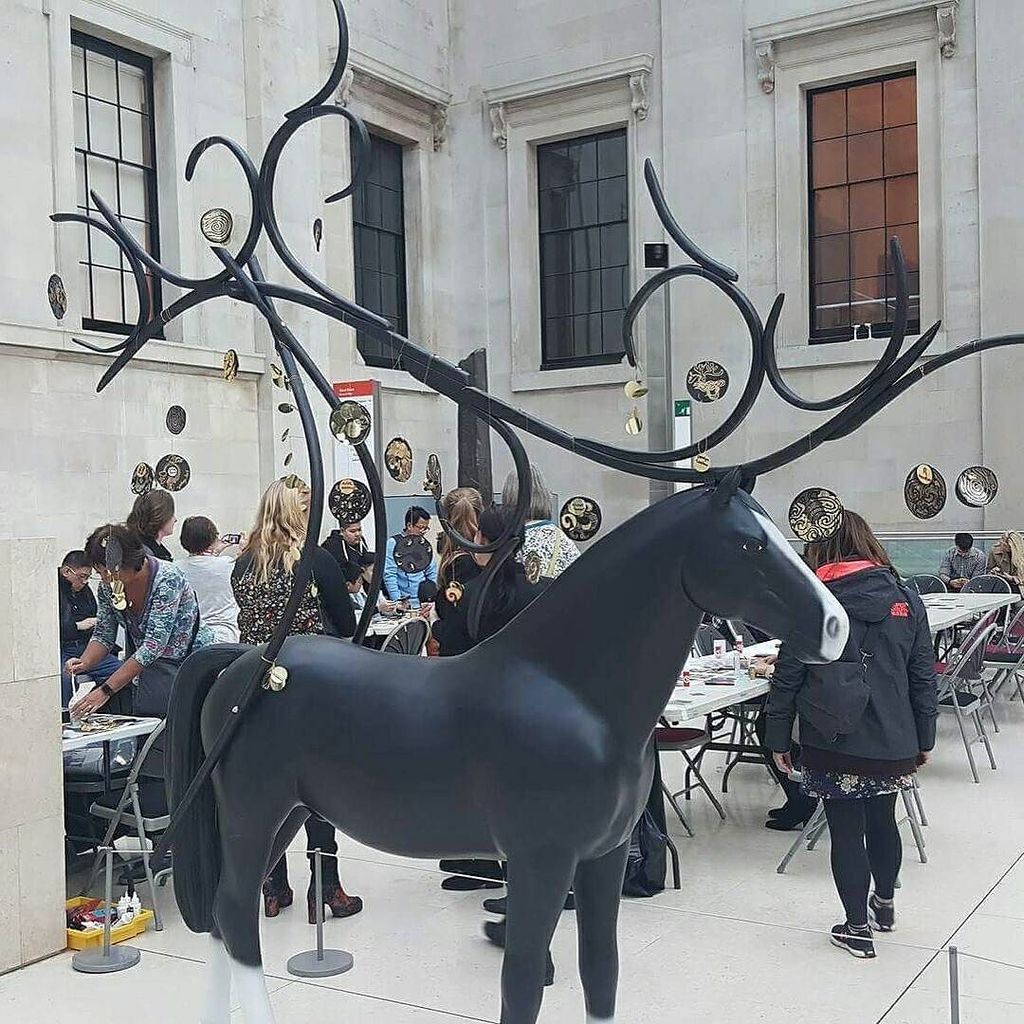 BeatrixMaker's tweet image. Beginning to be adorned with Scyhtian gold. @hannyembroidery workshop in full swing. Drop in to the Great Hall today from 11 till 3 and the…