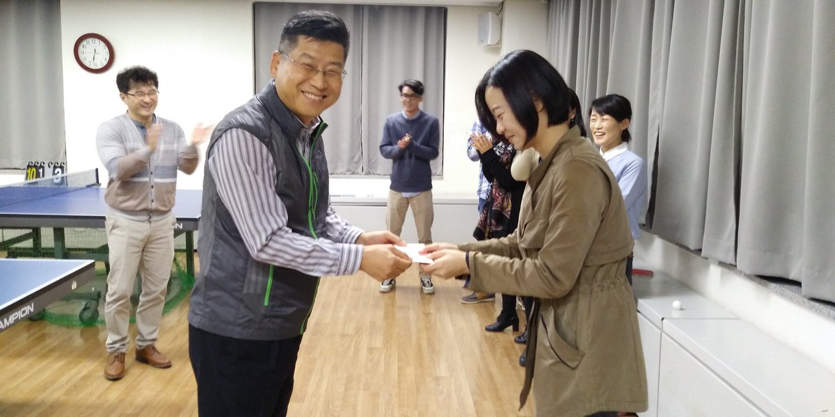 euhee4's tweet image. 2017. 10.13(금) #성남시 분당구 가정복지과 직원 체육대회를 구청에서 탁구로.... 못 치는 탁구였지만 직원들끼리 즐거운 시간이었습니다~~ 앞으로 탁구를 좀 배워볼까요...?