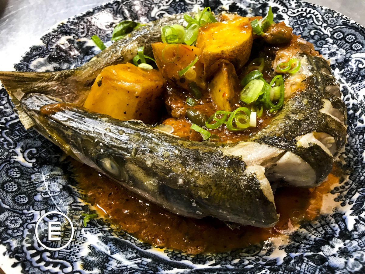 RestauranteLeka's tweet photo. #Espet o #Barracuda Europea, hecha al horno y acompañado de un estofado mexicano. jugoso y sabroso #restaurante #Leka #Poblenou #Barcelona https://t.co/Nett8bZpKT