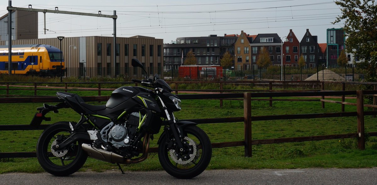 Startersmotor's tweet photo. #Testverslag van de #Kawasaki #Z650 met #35kW staat online op https://t.co/bb8XnuKWLu #motorrijden #motoren #A2 https://t.co/6Ffx03dPiE