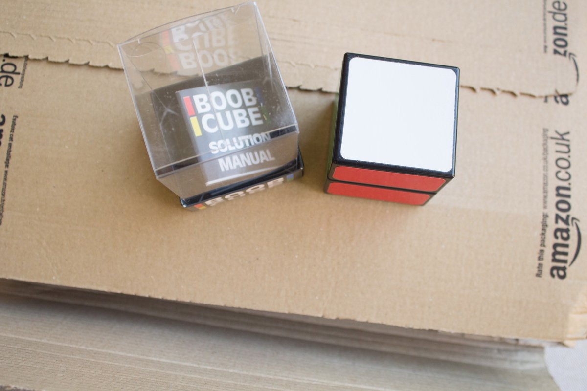 HacheMudaYT's tweet photo. Ha llegado el paquete de @AmazonUK que contiene un par de cubos que veréis muy pronto, entre ellos el #BoobCube. ¿Queréis tutorial? 🧐 https://t.co/2Blkg8nhYs