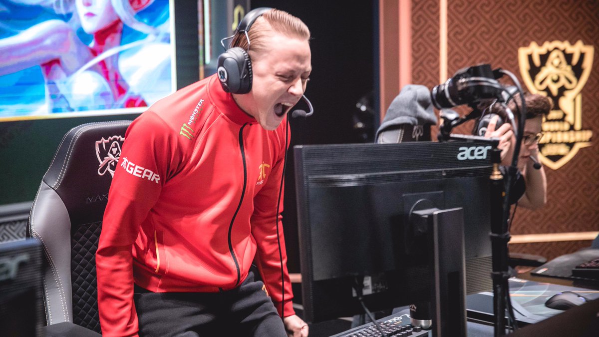 GR_Esports_'s tweet photo. Here's our round-up of day five at the worlds.

https://t.co/vf0CMrhuie

#Fnatic #Lolworlds #Worlds2017 #Worlds #imtlol #esports https://t.co/ipCQyOBlpz
