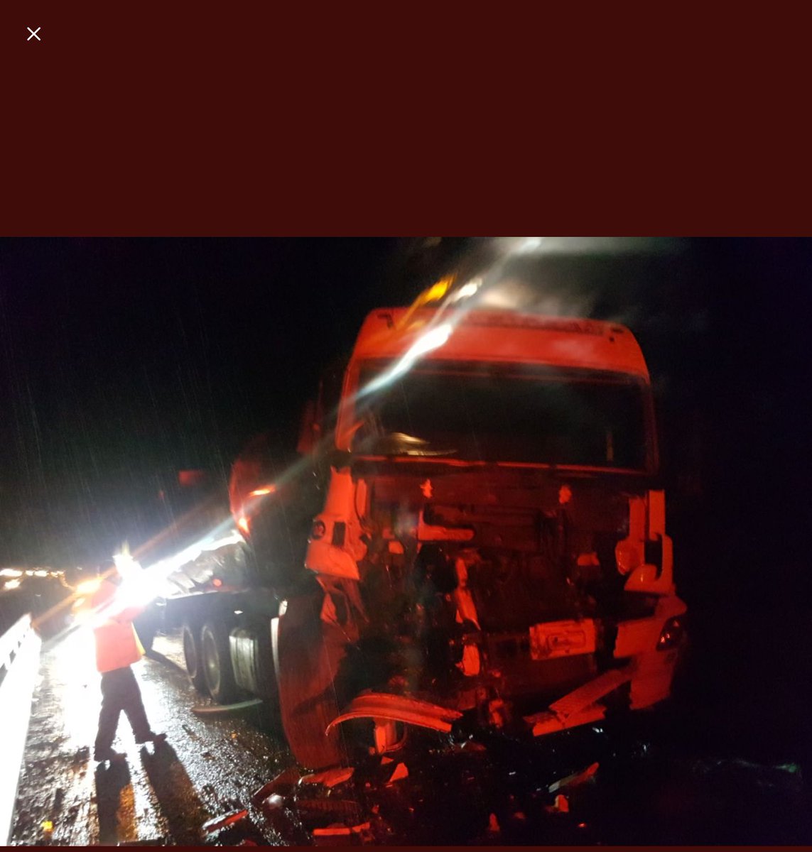 l217037199's tweet photo. Road crash on N2 north past salt rock before Tinleys https://t.co/CgEUv7g5fm