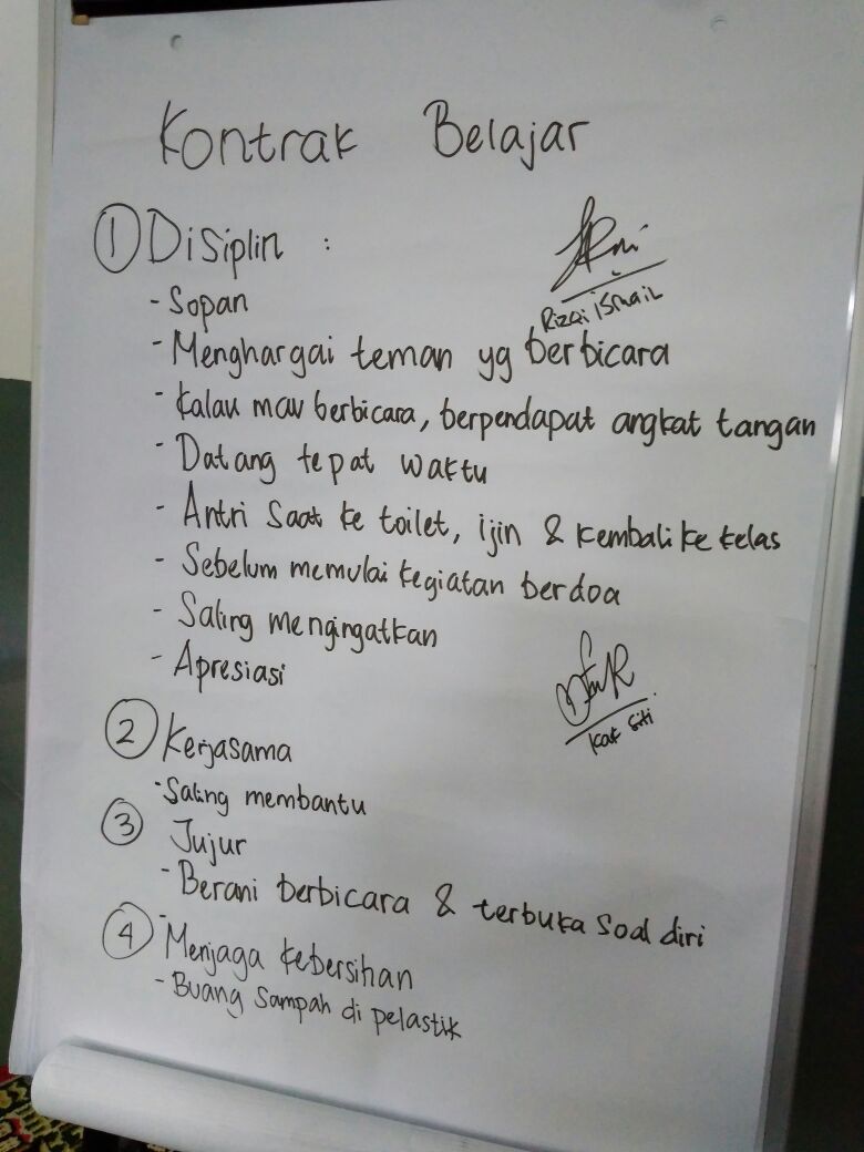 GenerasiLiterat's tweet photo. Kontrak belajar @GenerasiLiterat. #pendidikanliterasidamai #gerakanliterasi #literasiberbasisnilai #literasiuntukanaklapas https://t.co/UfvUQZBhAh