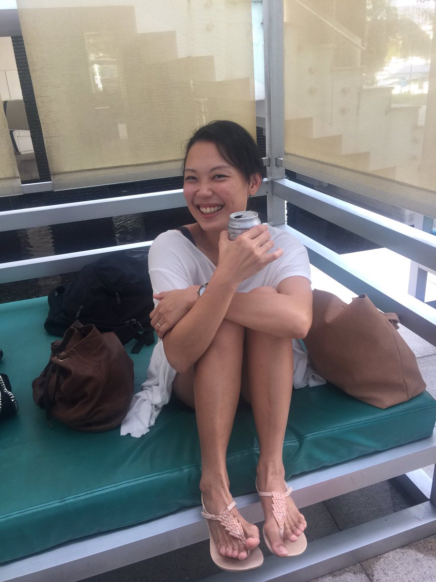 navigatepr_sg's tweet photo. Chilling out while waiting for our boat #chillax #helixpr #boatparty #barbecue https://t.co/AVipUeVtgN