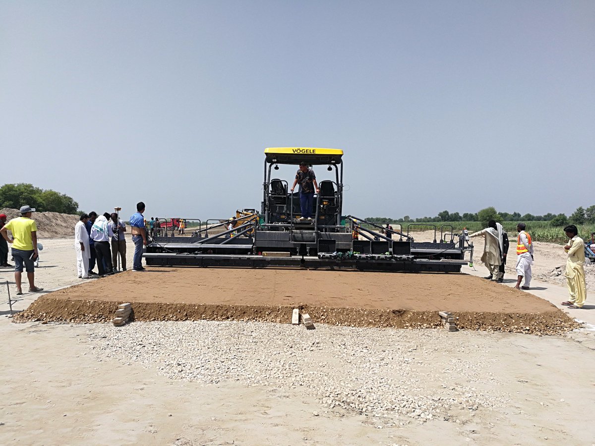 CathayPak's tweet image. #CPEC Karachi-Lahore Motorway(Sukkur-Multan) constructed by CSCEC has created more than 2,2000 job opportunities for Pakistan