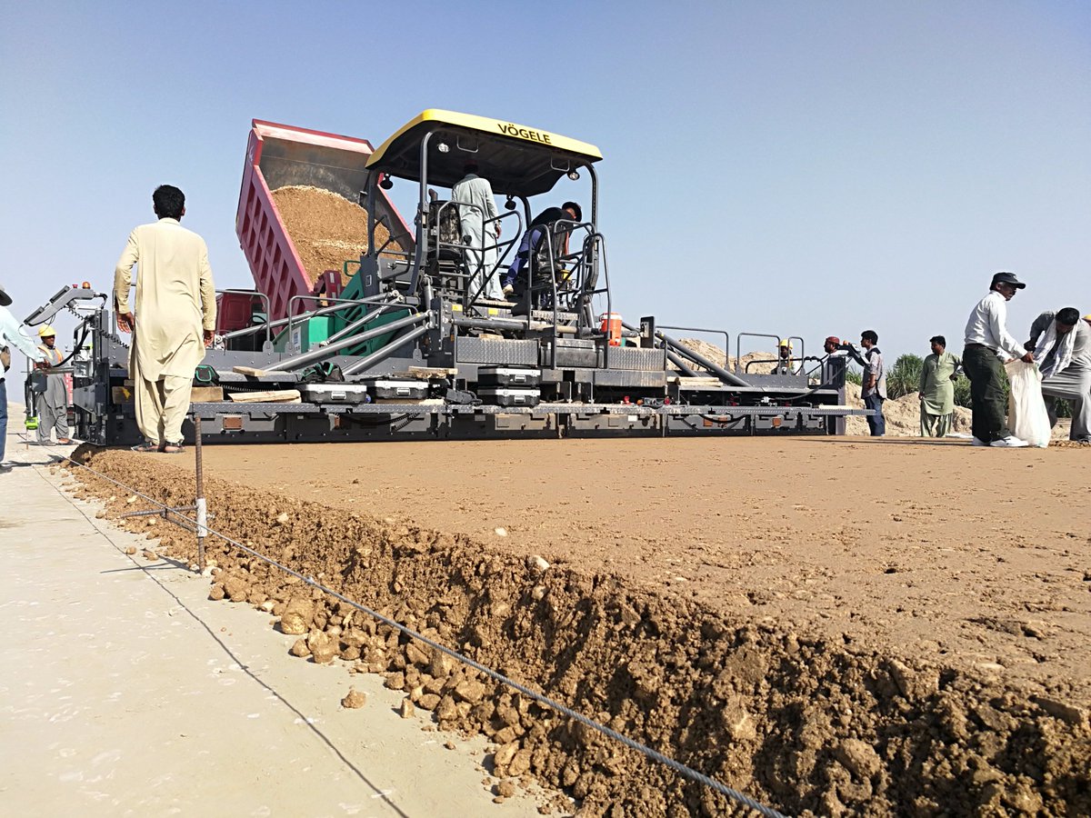 CathayPak's tweet image. #CPEC Karachi-Lahore Motorway(Sukkur-Multan) constructed by CSCEC has created more than 2,2000 job opportunities for Pakistan