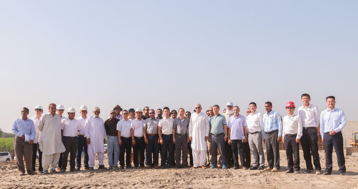 CathayPak's tweet image. #CPEC Karachi-Lahore Motorway(Sukkur-Multan) constructed by CSCEC has created more than 2,2000 job opportunities for Pakistan