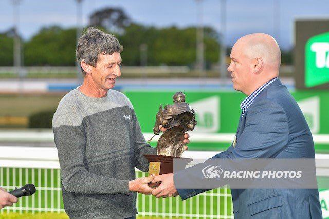 EquianoClub's tweet photo. #SMASHTHEGONG 5G Equiano x Class Prevails (Delago Brom) wins the CORINTHIAN for Barry Goodwin &amp; @reeceywoo123 @newsellspark https://t.co/1IV0Q1HnI0