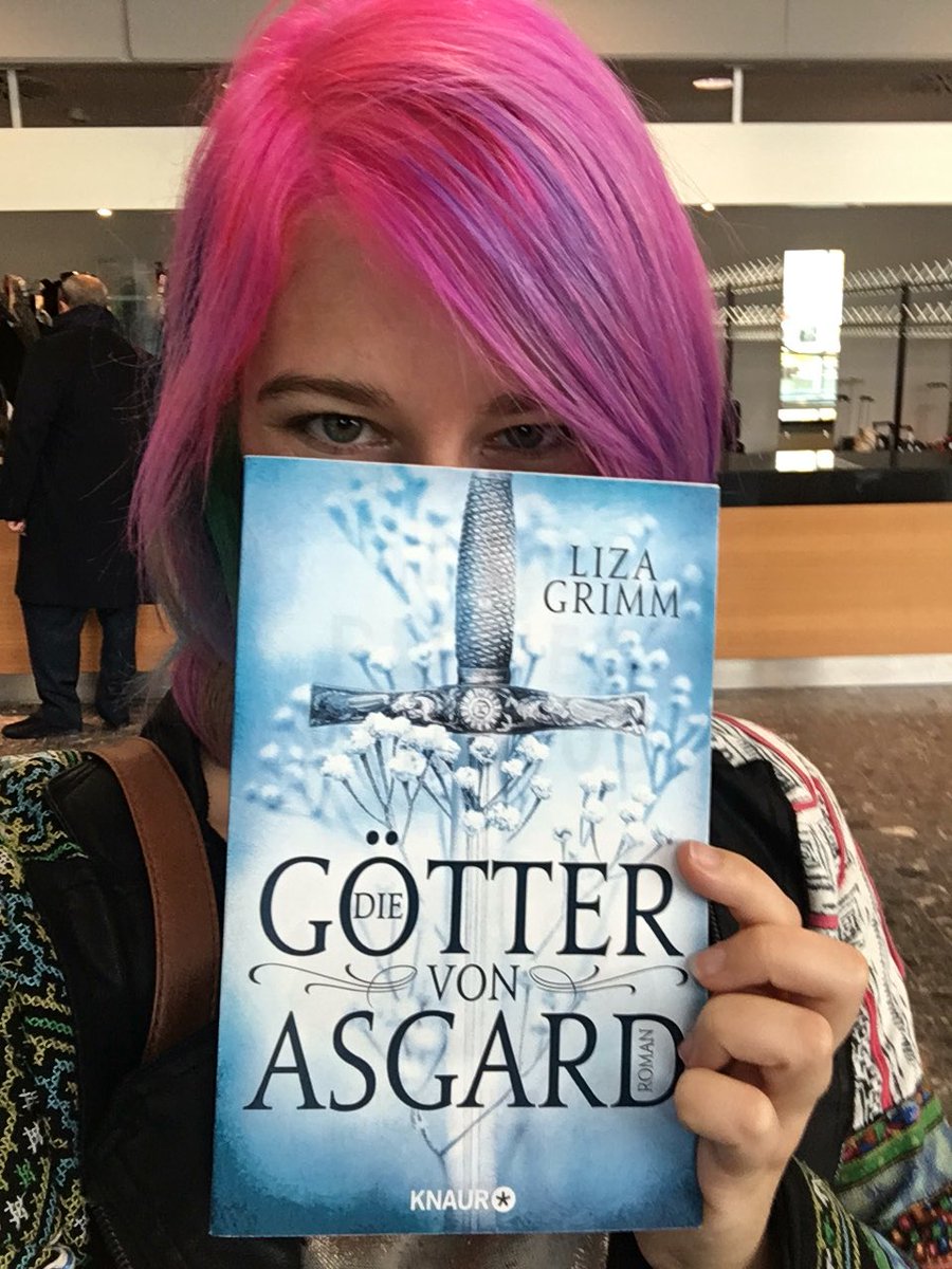 TheLizaGrimm's tweet photo. Oh, übrigens 😏
Hier ENDLICH mein Cover. 
#FBM https://t.co/8rS2MxkTo9