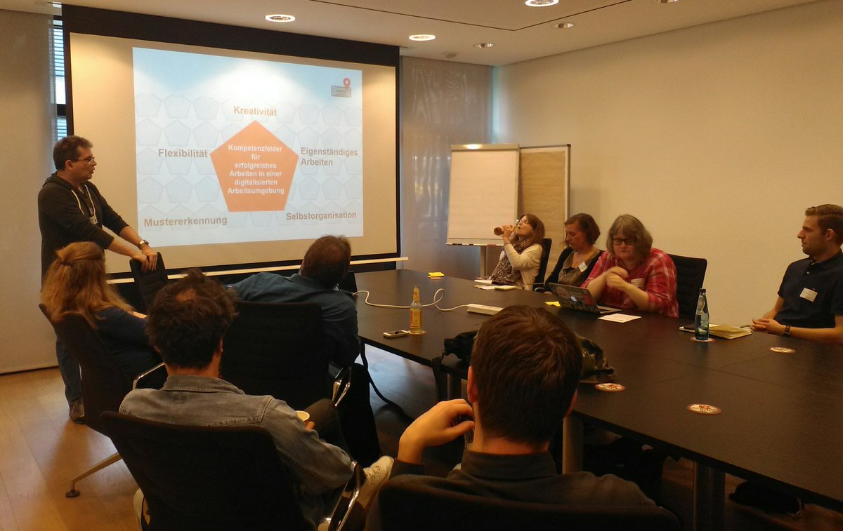 marinaahne's tweet image. .@team40org ist beim @BarCampDUS und stellt den #Digitalscore vor. Die Session läuft. #Digitalisierung