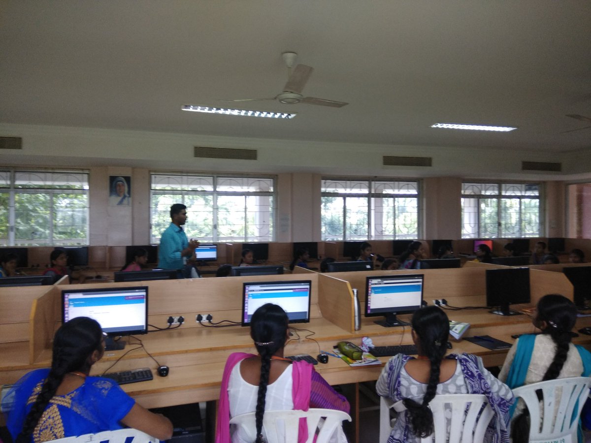 senthilmohith's tweet photo. #Drupal #Drupal8 #DCAP at  Vivekananda College of Engineering for Women, Tiruche ngode. #Innoppl #DrupalChennai https://t.co/cf2RS6wTmt