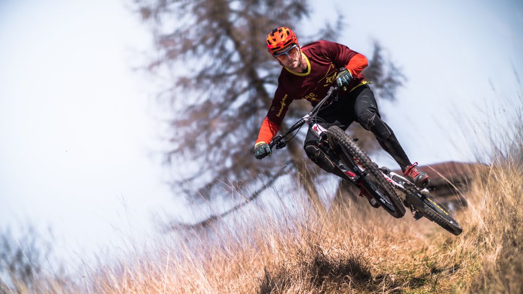 intrepidriders's tweet photo. The #weekend is just around the corner! Hold it wide &amp; let it slide | #beintrepid #intrepidapparel #intrepidriders #mtb #cyclingkit https://t.co/1maoba7y4l