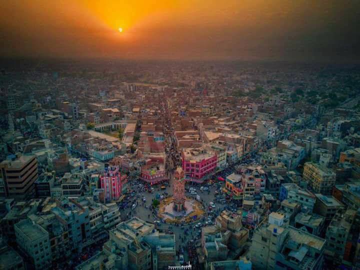 PakistanNature1's tweet photo. Sunset over Clock Tower and Eight Bazars of #Faisalabad
#PakistanZindabad #VisitPakistan #PunjabNahiJaungi #ExplorePakistan #pakistanpicture https://t.co/uSWSq4GTp2