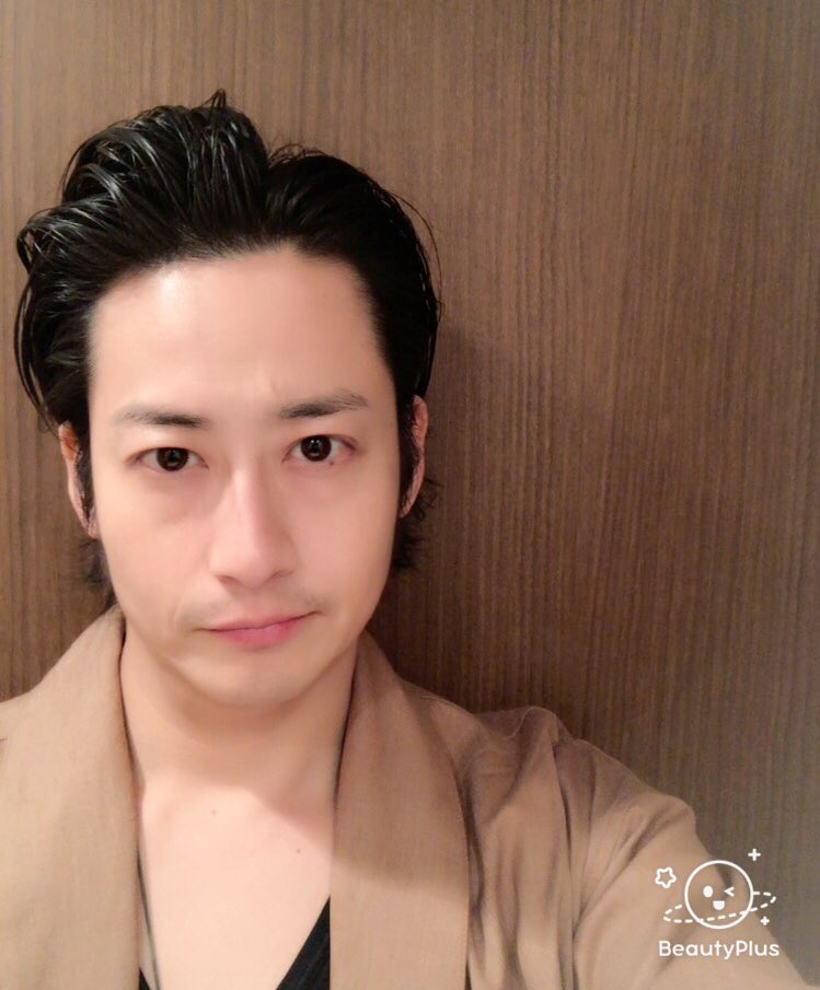 南翔太 久しぶりに自撮りしてみた おでこが広い 親指で僕の顔を隠すとよりおでこの広さが強調されます 時代劇のお仕事下さいm M 南翔太 久しぶりに自撮りしてみた おでこが広い 親指で僕の顔を隠すとよりおでこの広さが強調されます 時代劇のお仕事下さいm M