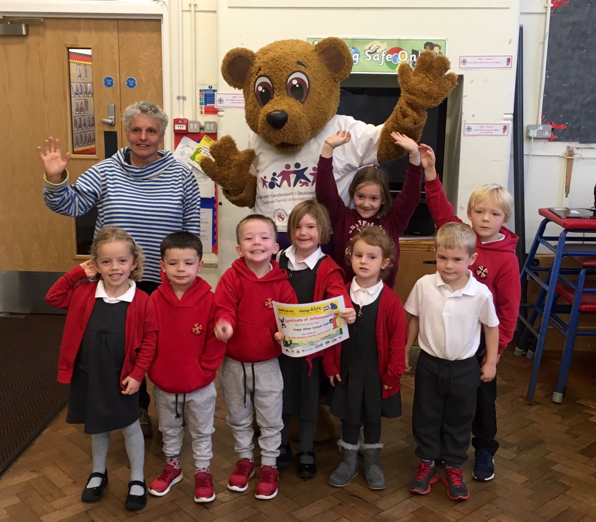 crwysprimary's tweet photo. Congratulations to the after school club! First school to win the @SwanseaFIS healthy snack award! @ABM_HSchools https://t.co/tbThioVJrh
