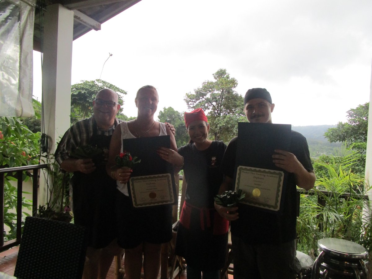 Thai_Food_Chef's tweet photo. Our 1 week advanced cooking class
#thaifood #certification #thailand #phuket #phuketthaicookingacademy #training #professional https://t.co/B196OAu0Do