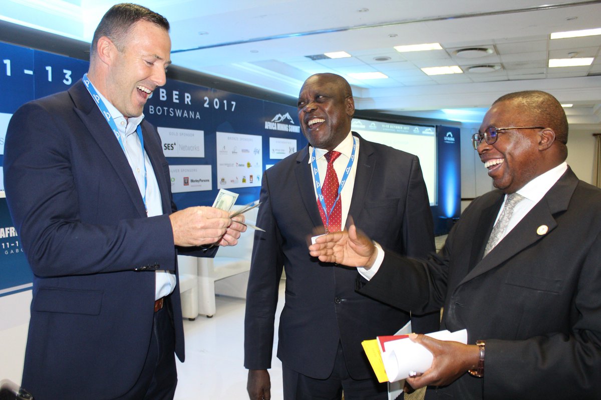 AU_ETTIM's tweet photo. At #AMS17 Charity Golf Day, Amb. Muchanga personally donated 500USD to support & protect the Mpule Kwelagobe Children's Centre in #Gaborone. https://t.co/JKg9YOL6rX