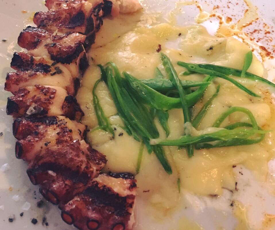 Si te gusta el pulpo, prueba nuestra pata de pulpo con espuma de patata. ¡Repetirás! #FelizFinde #kuche