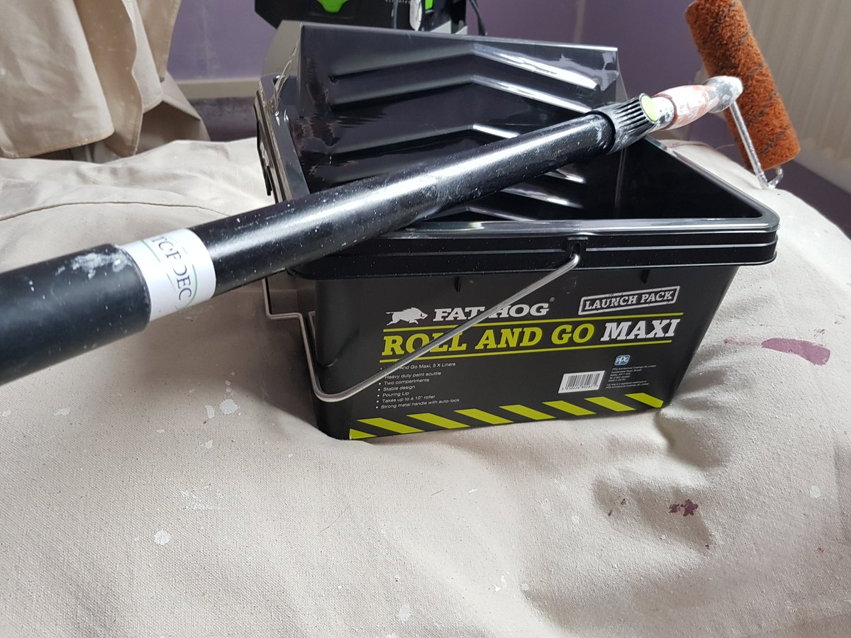 Jenthedecorator's tweet photo. Trying my #RollandGo Maxi #FatHog frm @JohnstonesTrade matches great with my @topdecbrush poll & using my fav #picasso from @ColemanBrosLtd https://t.co/37NgbBpevC