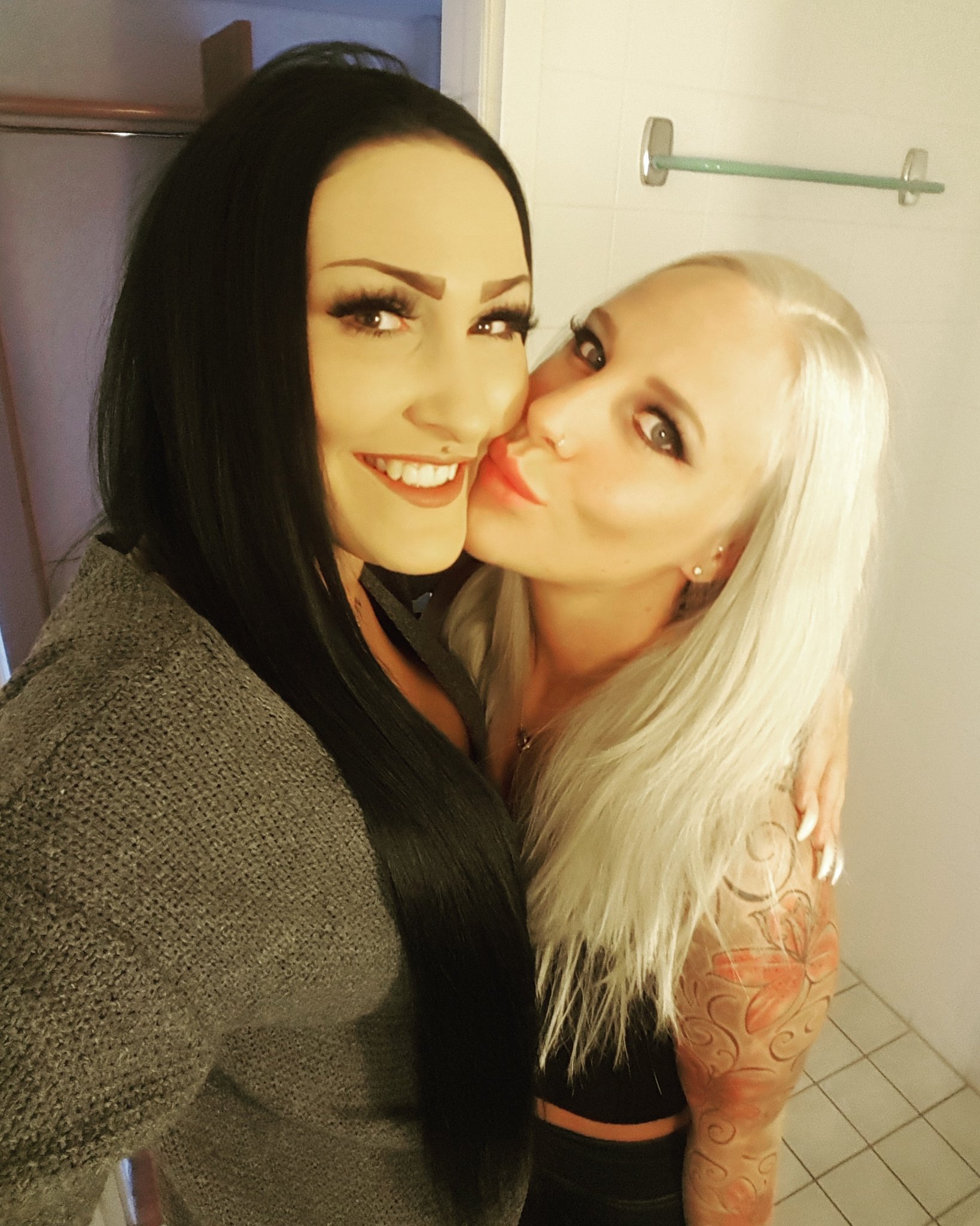 Mira-Grey on X: #venus #erotikmesse #berlin #lara-cumkitten #miragrey  t.co4vxxl0Jeiq  X