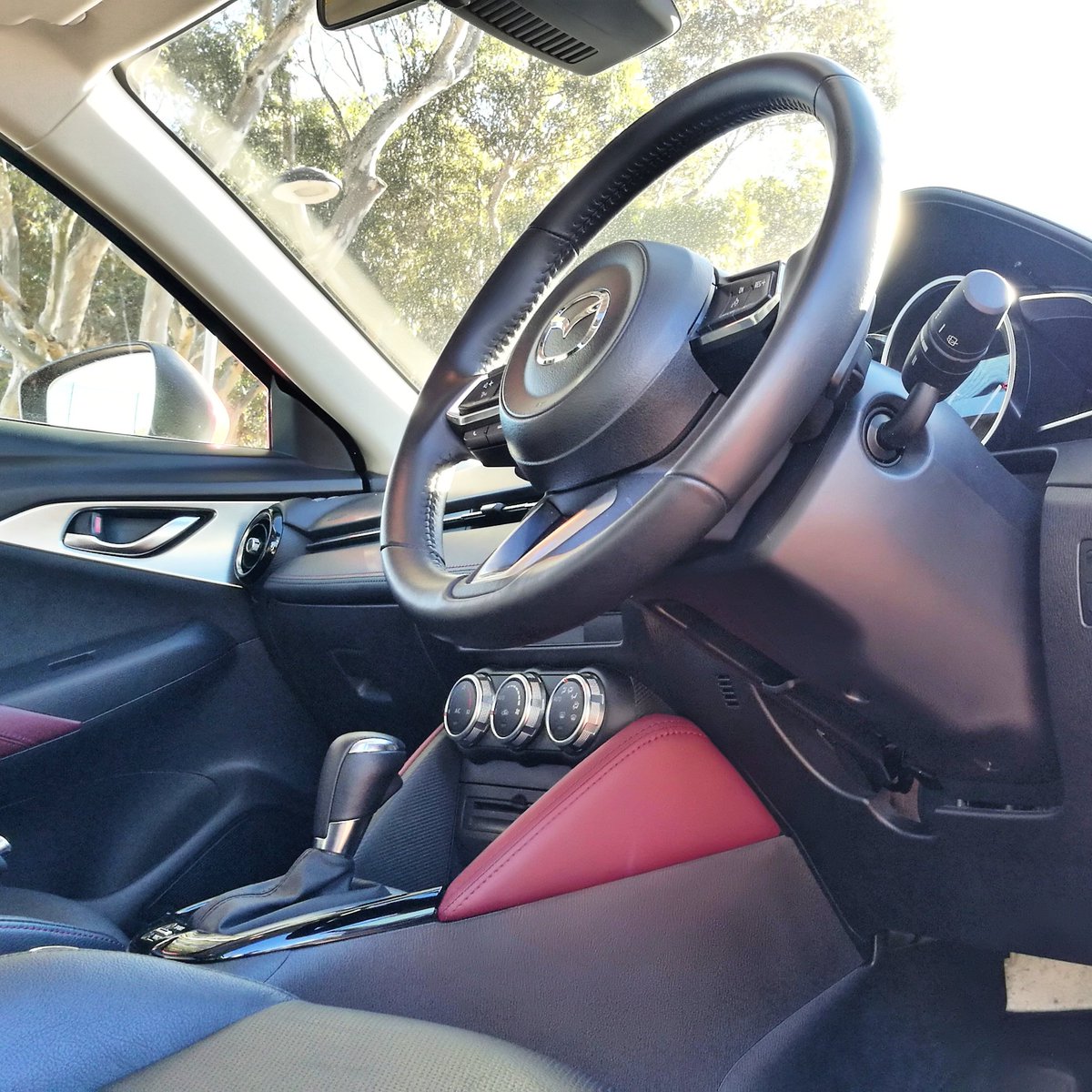 TechnoBokMedia's tweet photo. Such a nice interior to come home to.This is the @Mazda_SA #Mazda #MazdaCX3 #DynamicPlus #ZoomZoom #KODO #interiordesign #CX3 https://t.co/pXRPNUbxFY