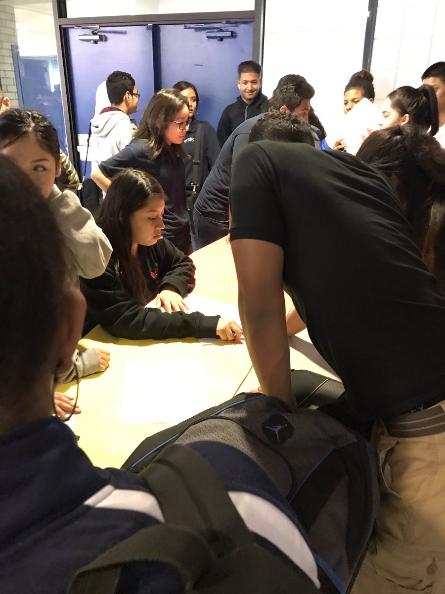 levinson333's tweet photo. Seniors recruit donates and volunteers for the SIS Blood Drive!
#Seniorcapstone2018 @SISMagnet @levinson333 https://t.co/I1ty57QCF2