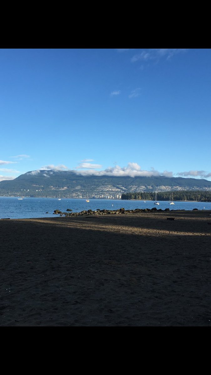 yojolew's tweet photo. Driving 2 teams today, gives me a chance to see the beauty this morning in Vancouver #lovemycity #hatethe$laundering #eagles #isthatsnow? https://t.co/6ZhjYOwKwQ