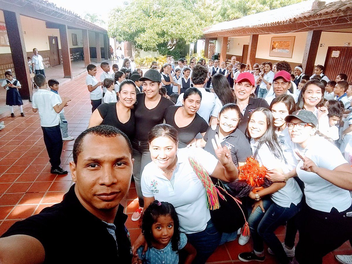 QUIRURGICAUPC's tweet photo. Con éxito Facultad Ciencias de la Salud y nuestro programa @QUIRURGICAUPC se dió inicio a   la acción Manos Limpias Salvan Vidas 2017. https://t.co/smGC4sWFW2