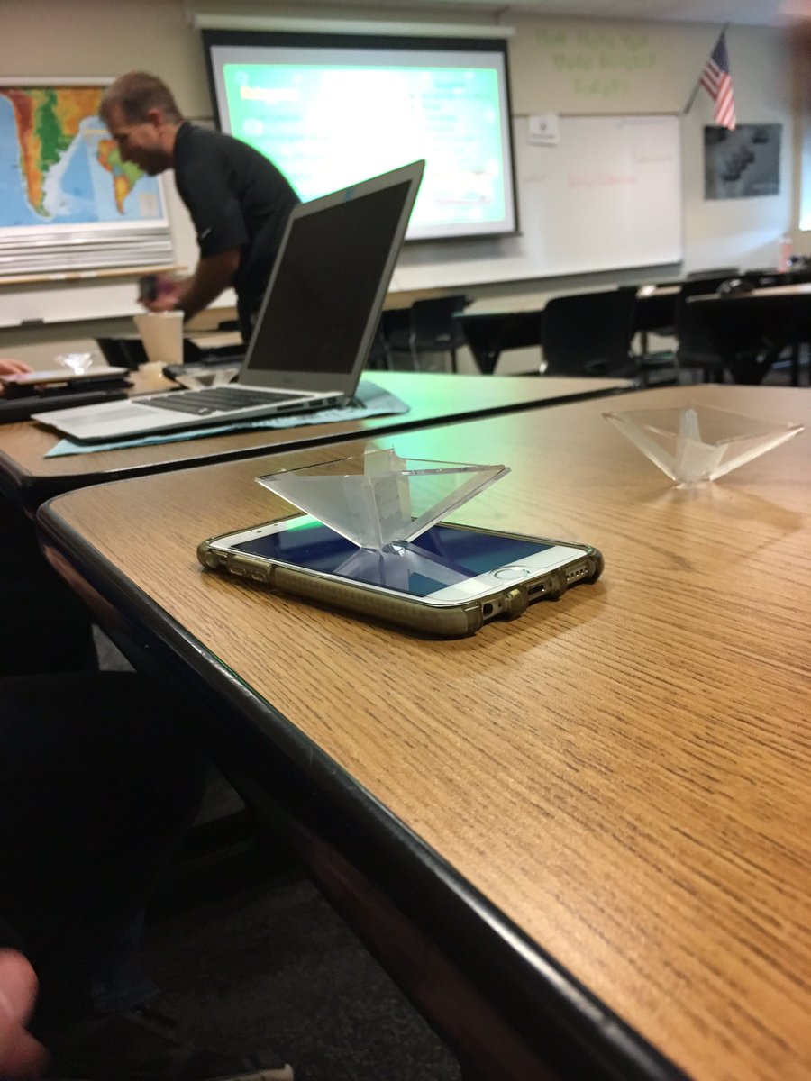 MiguelFromMars's tweet photo. Holograms were made in the Augmented and Virtual Reality Sandbox session https://t.co/lBDps10pVn