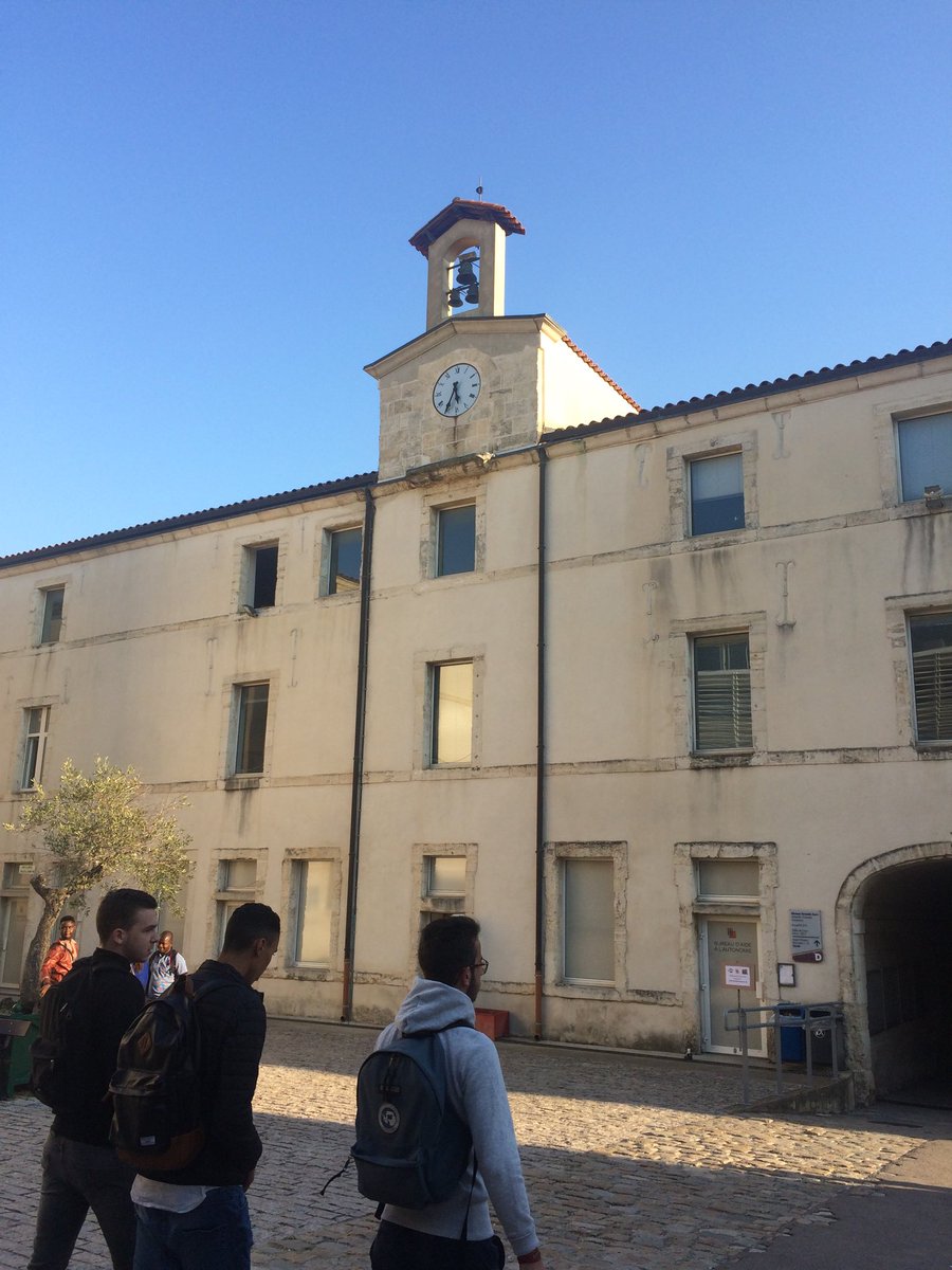 Veroauger_eu's tweet photo. #ErasmusDays #Labougitude Dialogue avec les jeunes autour des Européens qui bougent à l'université de Nîmes https://t.co/Sd49XC8P7M