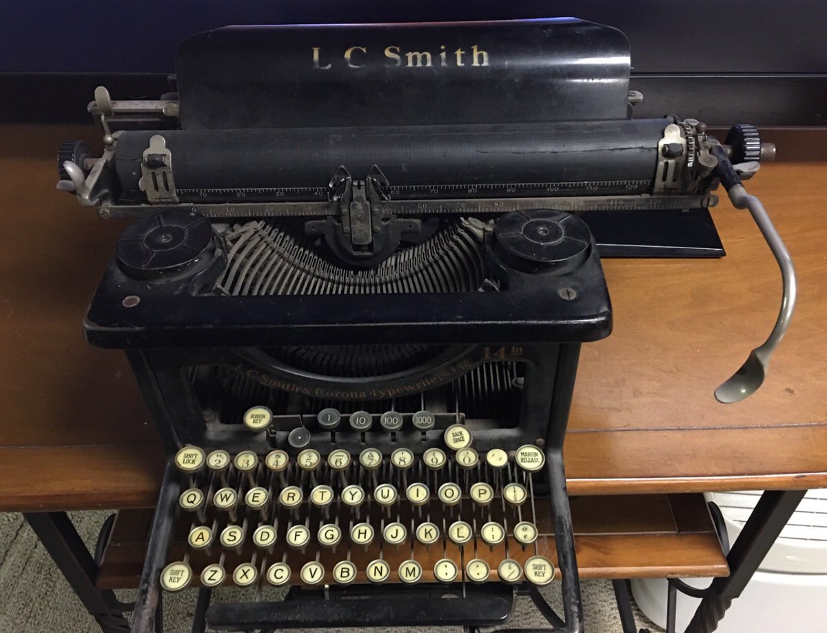 pcmaclearnfixdo's tweet photo. I have a typewriter for your collection @tomhanks how do I get it to you? #typewriter #needsahome #hanxwriter https://t.co/jdbbcFGS9r
