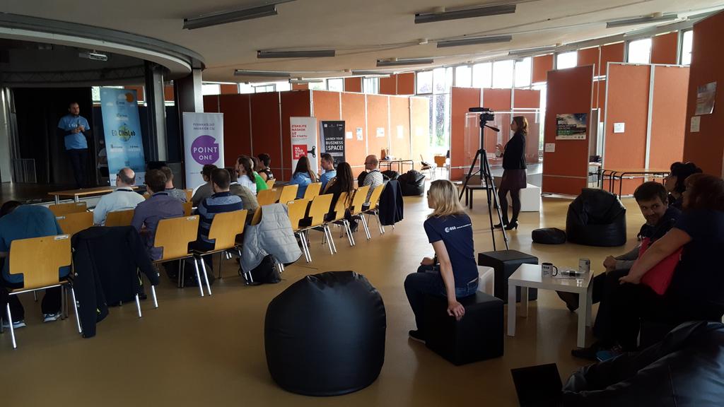 ESABICcz's tweet photo. #EOVation Agriculture #hackathon je v plnem proudu. Formujeme tymy a networkujeme! @PointOne_CZ @CZUvPraze #EO https://t.co/9Gdzpnkf9l