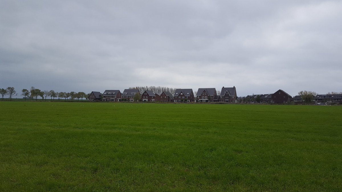 BasDiender's tweet photo. Leuk initiatief, bewoners ontwerpen samen een nieuwe woonbuurt! @ALEXmakelaar @ISMaatwerk @gemKampen https://t.co/ZlYN2sF2p9