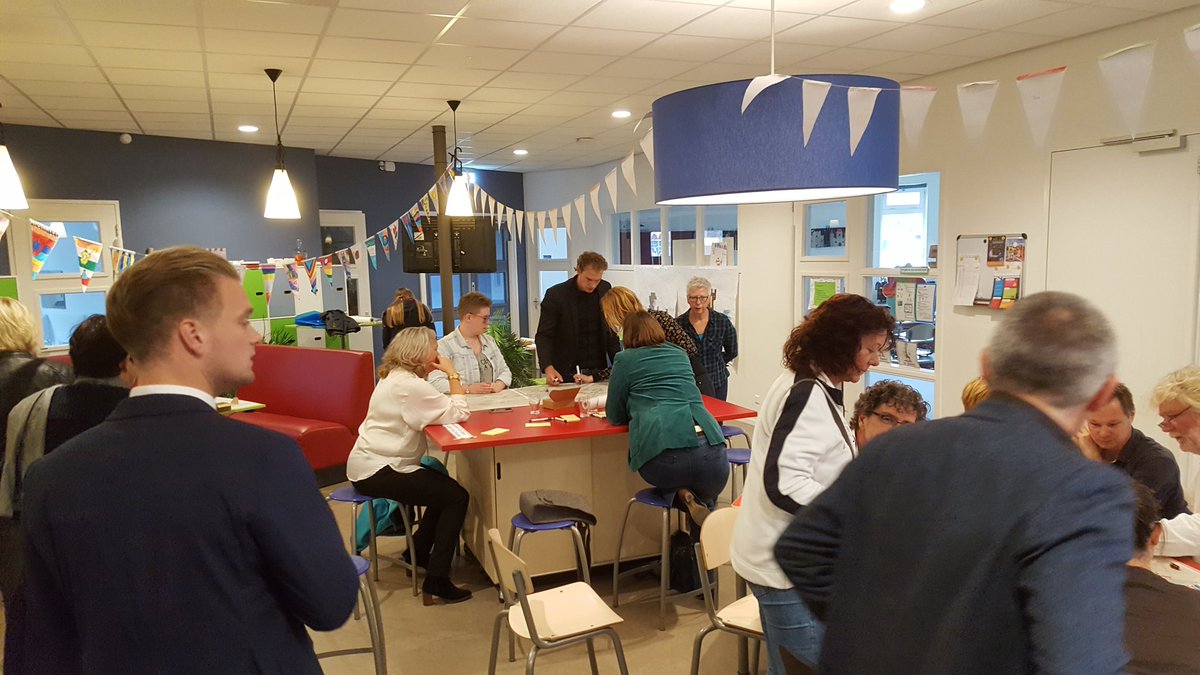 BasDiender's tweet photo. Leuk initiatief, bewoners ontwerpen samen een nieuwe woonbuurt! @ALEXmakelaar @ISMaatwerk @gemKampen https://t.co/ZlYN2sF2p9