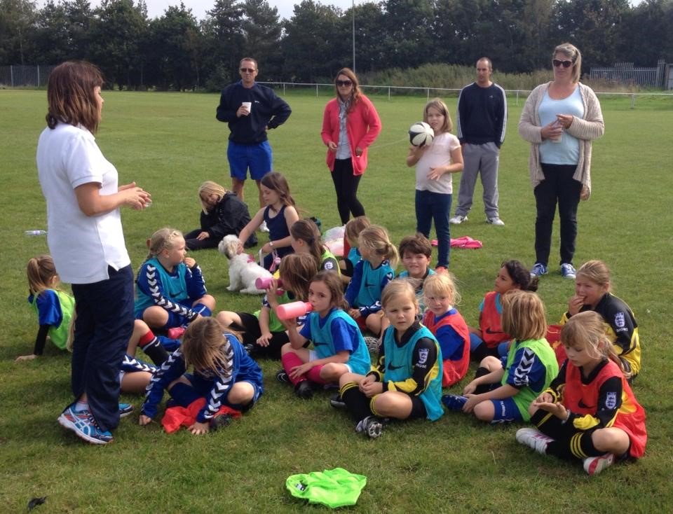 Womeninsport_uk's tweet photo. "Girls respond well to coaches who understand and respond to the pressures in their lives" #Girls #active #youth #rolemodels #girlsinsport https://t.co/19wtkSUTQa