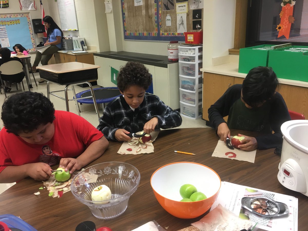 MsOrsi's tweet photo. YC Room 1 students bringing books to life by making Apple Crisp after reading Apple Pie #d45learn4life @MsOrsi https://t.co/baDREcUnSf
