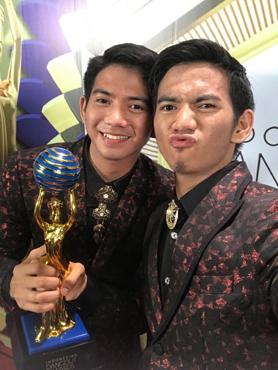 DA2_Ridho's tweet photo. Ya allah..seneng bnget.slalu bersukur..dan berusaha..K2RL Sejatikuuuuuuuu
Thankssss kawan😚😚😚#RizkiRidhoIDA2017IVM https://t.co/DNNeln5OaK