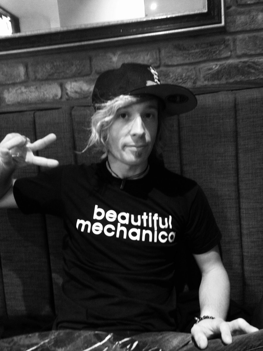 Yet another fella in a mechanica tee #mechanicateemetoo
