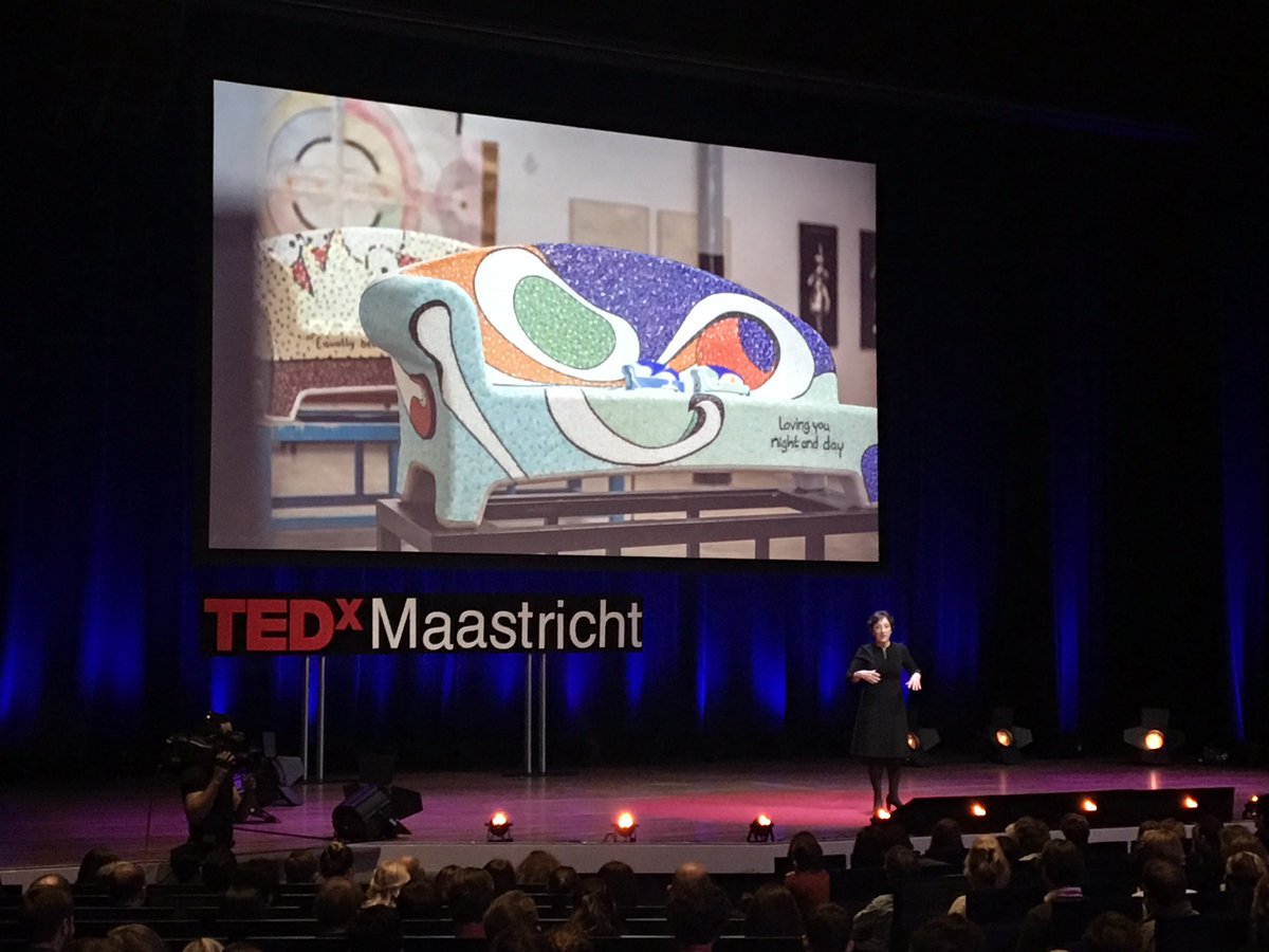 KoenHoutappels's tweet photo. @tedxmaastricht te gek om @karinbruers te zien!! Wat een genot Om naar te kijken. #oisterwijk #leerfabriek #socialsofas https://t.co/R52XTUBkO5