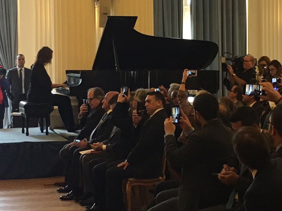 VenteVenezuela's tweet photo. #AHORA | La admirable pianista Grabiela Montero, en la apertura del histórico acto del TSJ en el exilio #OEA en Washington. https://t.co/z82jehA7ez
